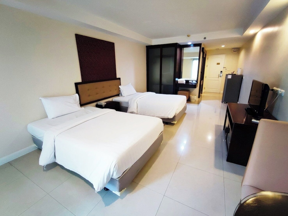 STUDIO, TWIN BEDS
