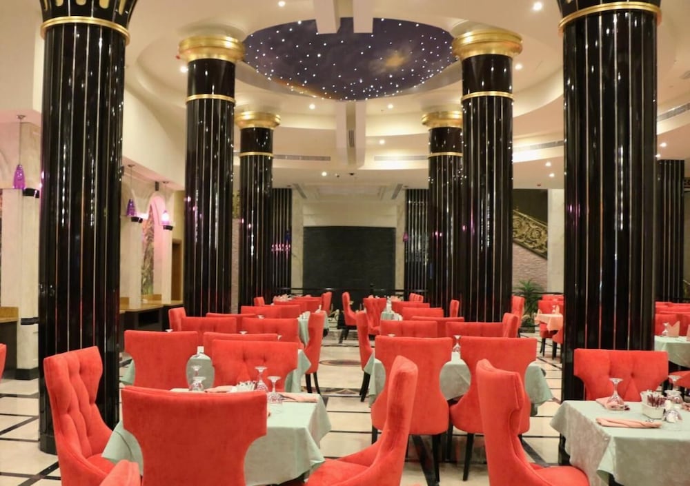 Red Castle Hotel 46/50