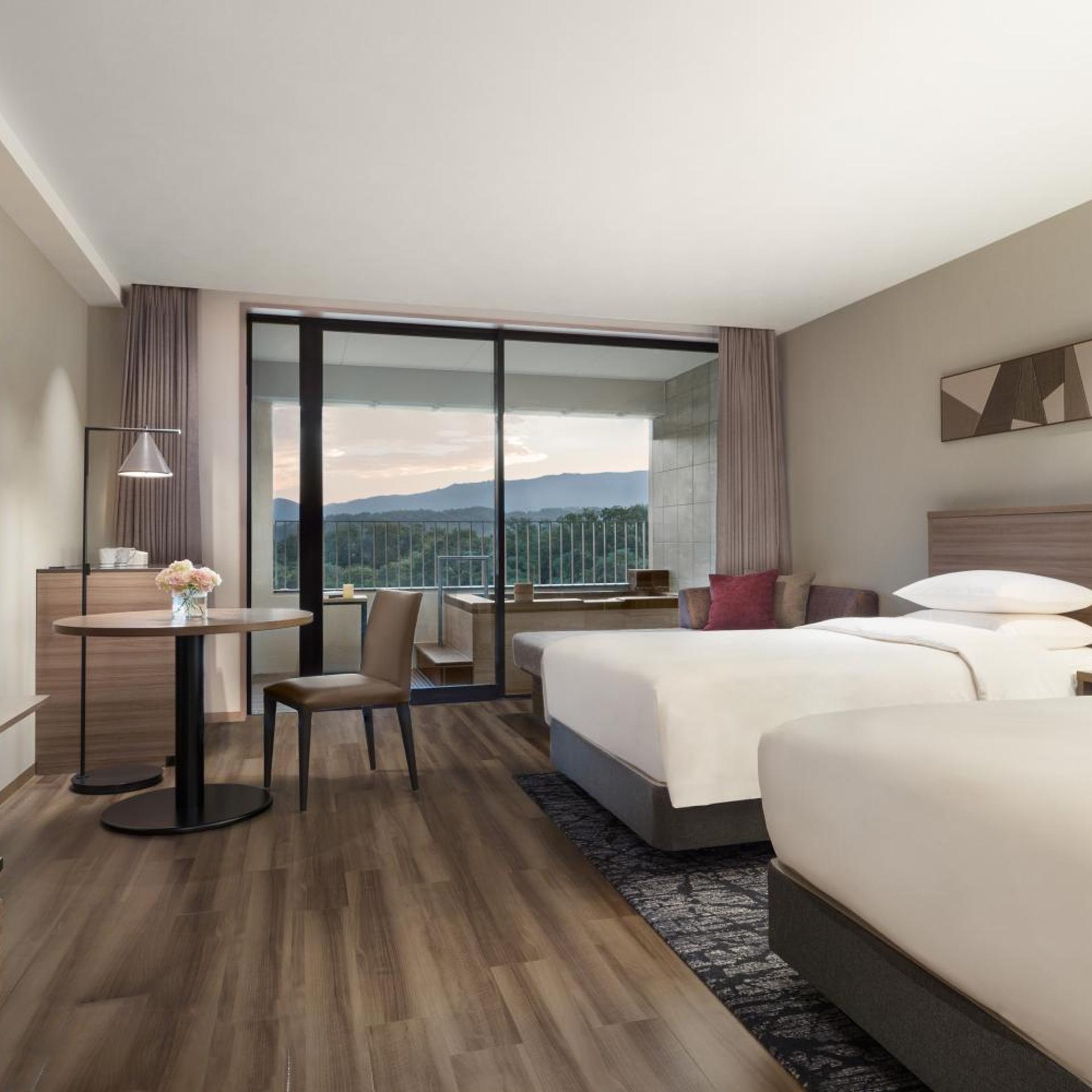 Guest Room, Deluxe, Twin Beds, Hot Spring Bath، Izu Marriott Hotel Shuzenji 2/6