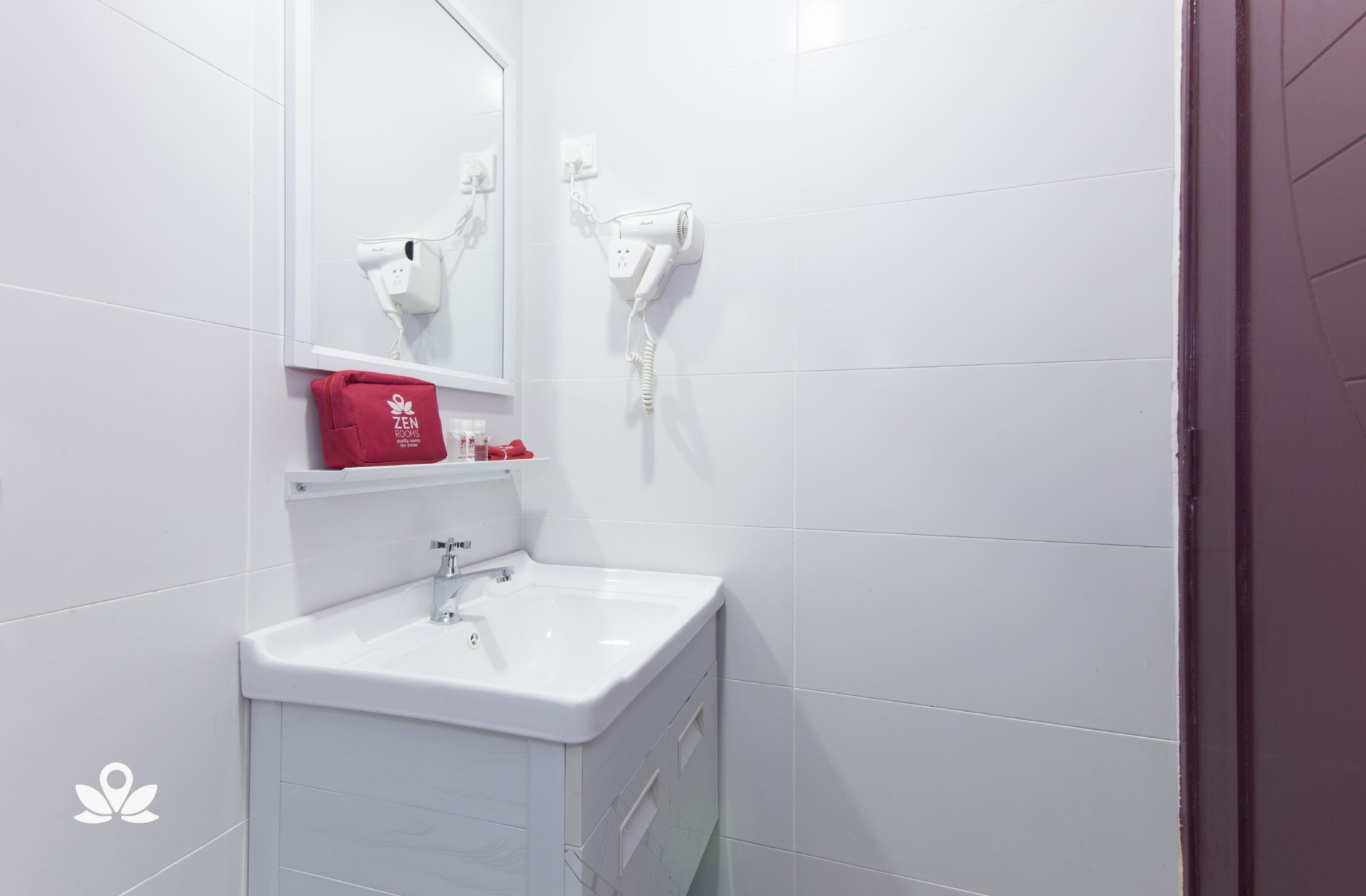 Zen Rooms Poorna Hotel 44/50