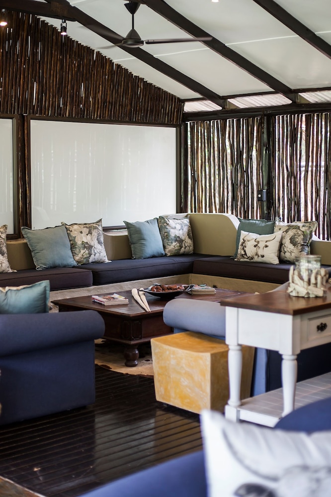Emdoneni Lodge with Animal Care and Rehab Centre 41/66