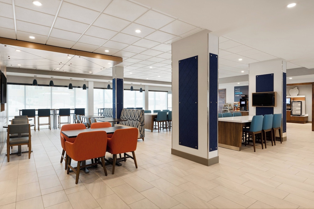 Holiday Inn Express And Suites Anchorage Midtown by IHG 45/60