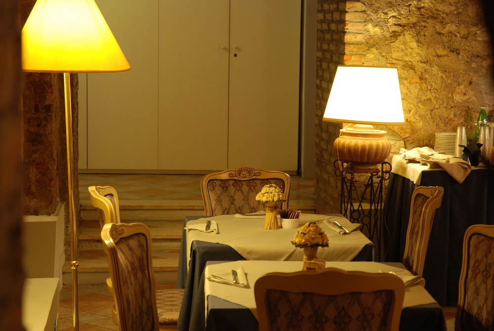 Hotel de La Ville 39/64