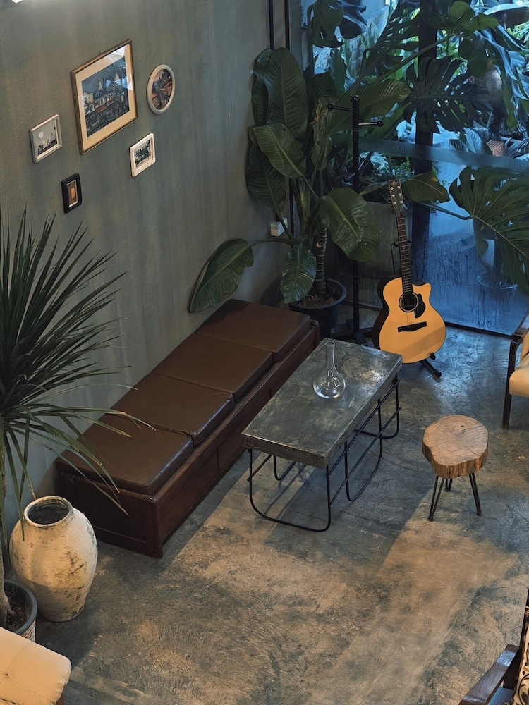 B House Chiangmai Hotel 11/50