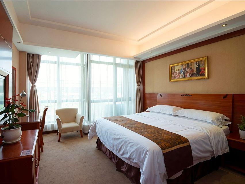 Superior, Queen Bed
