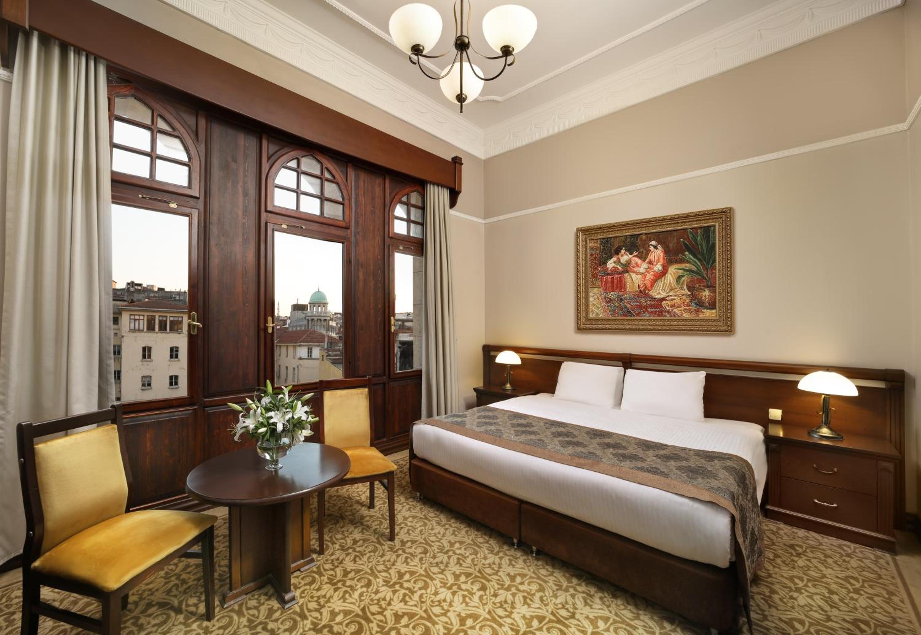 SUPERIOR, DOUBLE OR TWIN BED