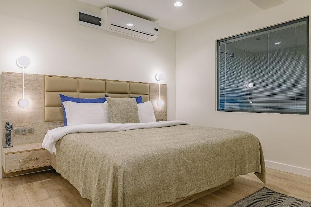 HONEYMOON, SUITE