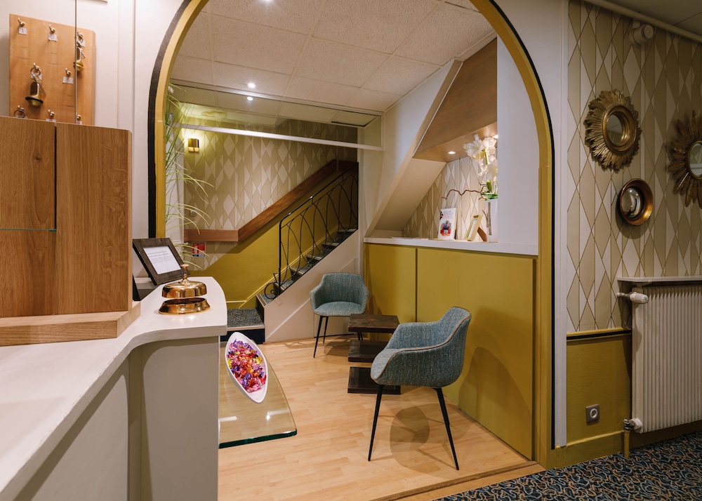 Hotel Du Dauphin 50/55
