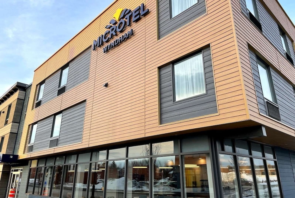 Microtel Inn Suites by Wyndham Lac-Megantic 1/33