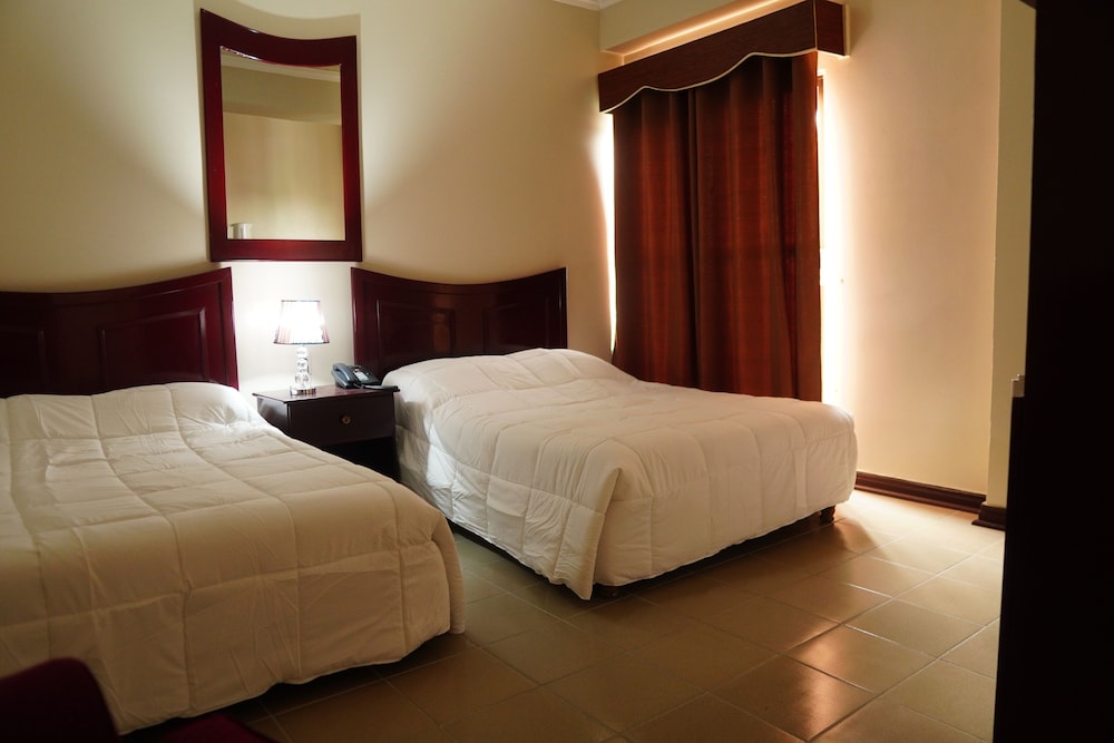 Regency Suites Hotel 8/20
