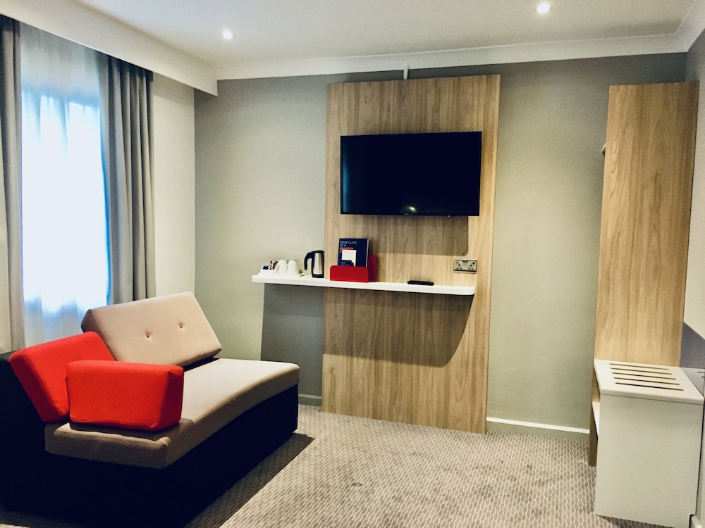 Holiday Inn Express London - Victoria by IHG 7/69