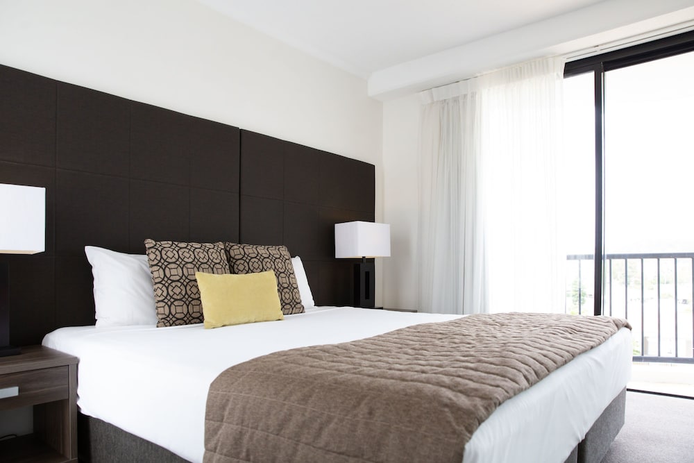 Mantra Coolangatta Beach 16/63
