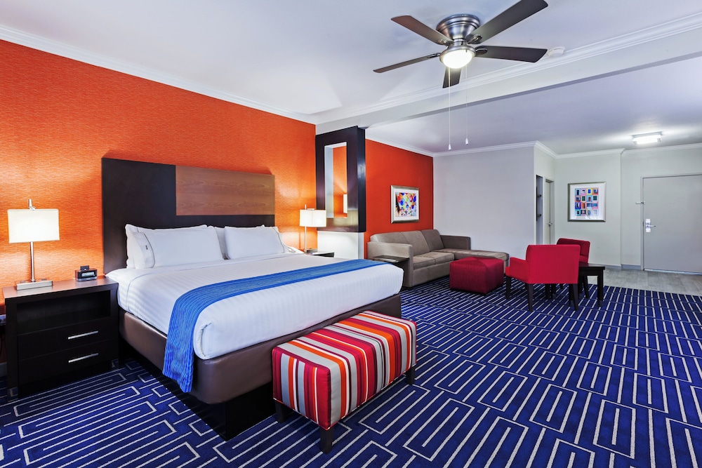 جناح بسرير كينج بإطلالة على المسبح، Holiday Inn Express Hotel And Suites Houston East 2/5