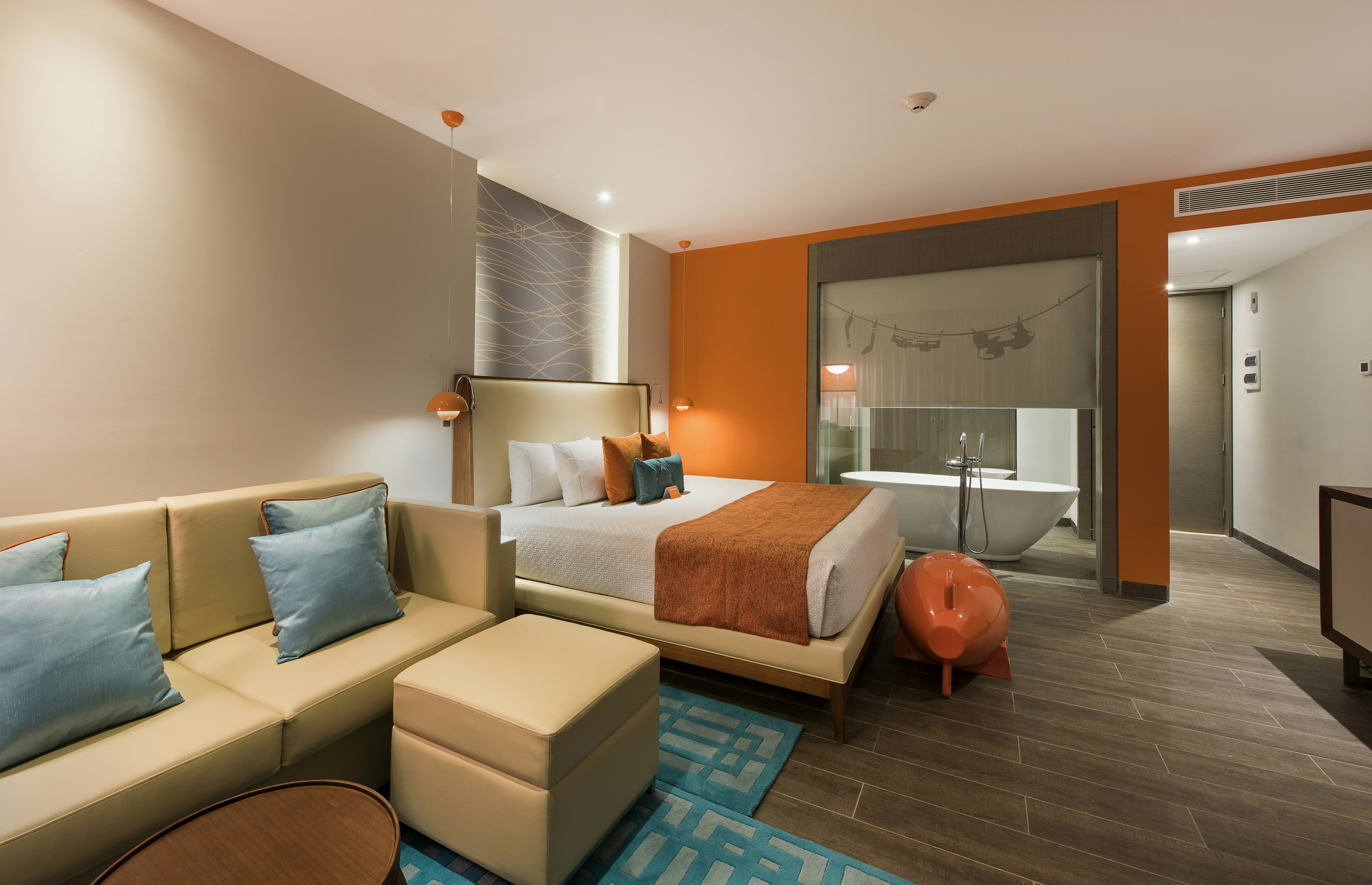 Swim Up, Pad, Suite