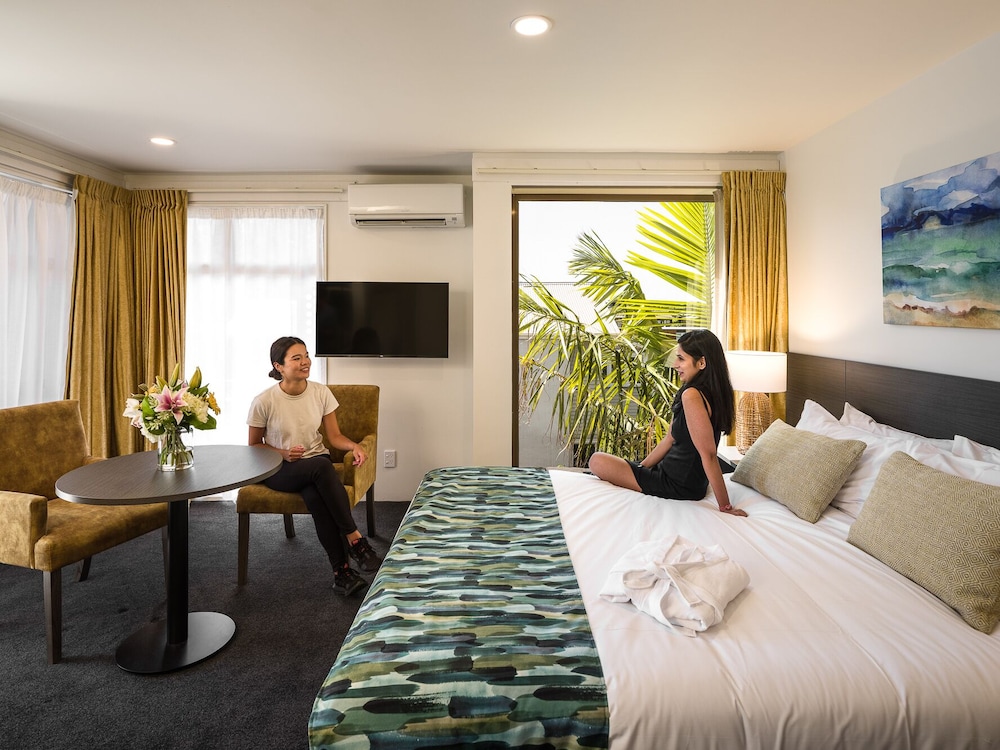 Carnmore Hotel Takapuna 17/65