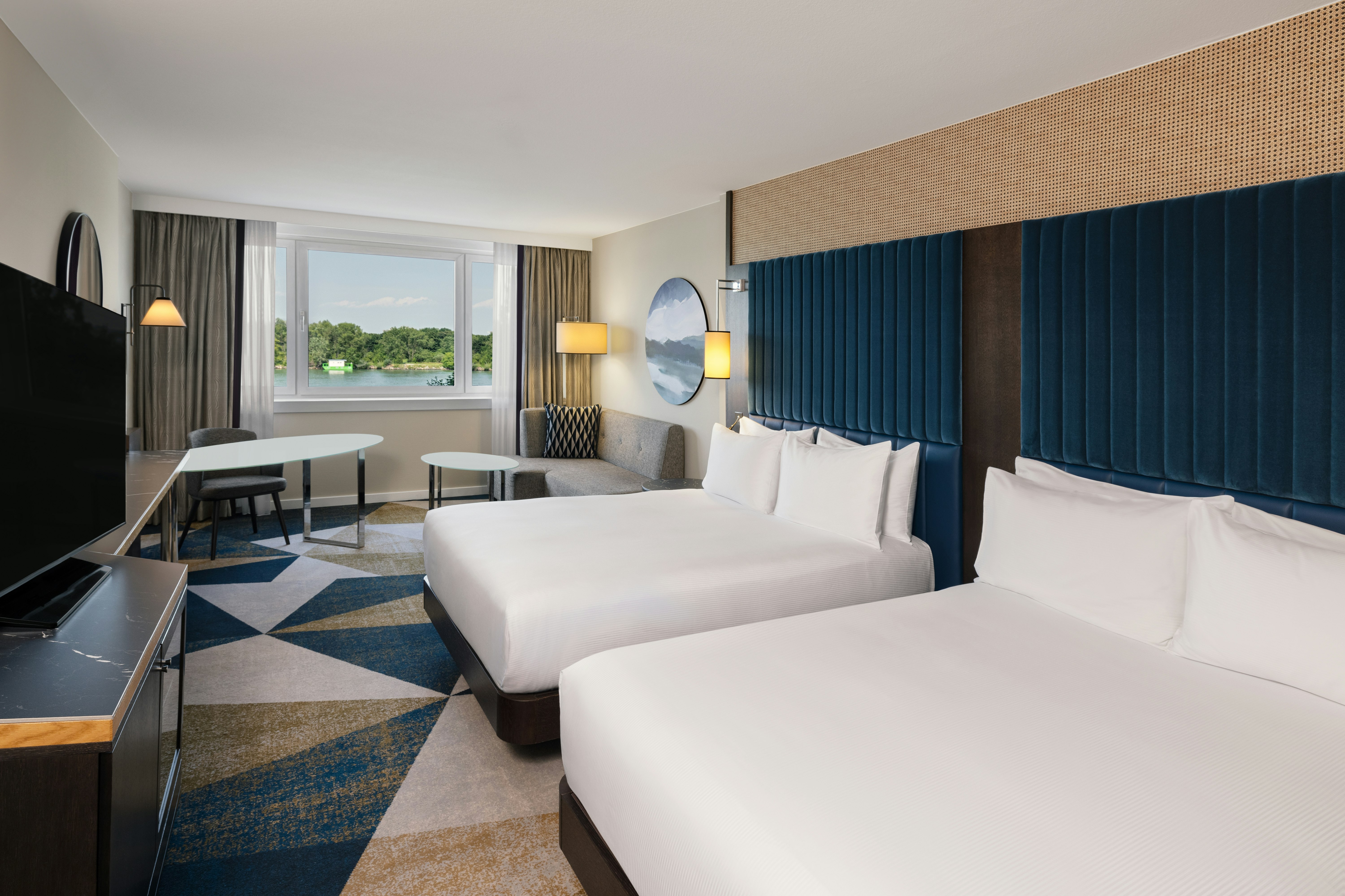 Room, Queen Bed, Water Front