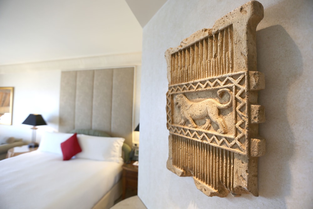 Pool, Premium, Twin Beds, Sea View، Intercontinental Phoenicia Beirut 5/10