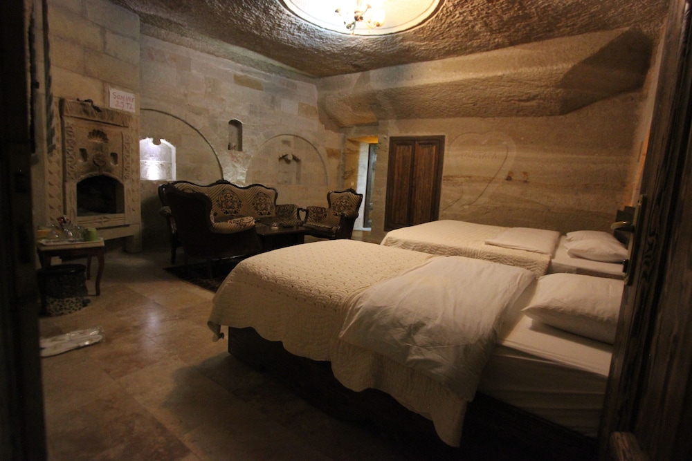 Family Cave Suites Hotel 6/50