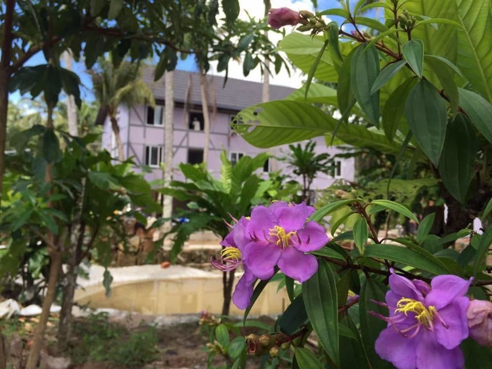 Coco Valley Hotel & Restaurant 35/64