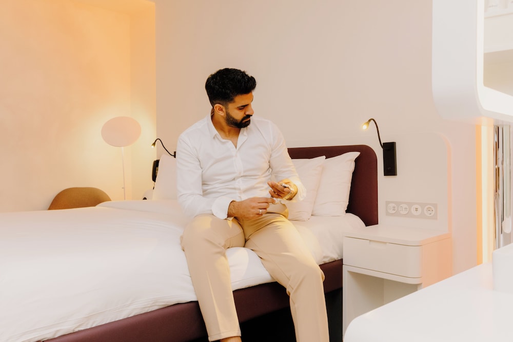 YOTEL Geneva Lake, Select by Hilton 9/59