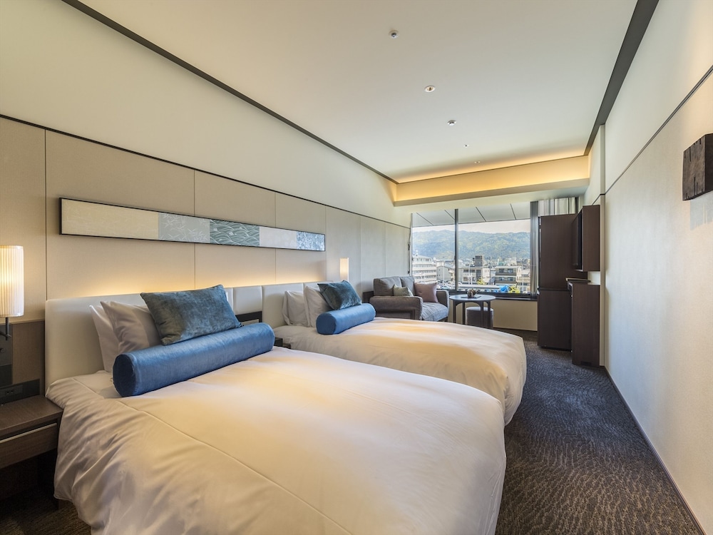 Kamogawa Twin Room with River View - Non-Smoking
