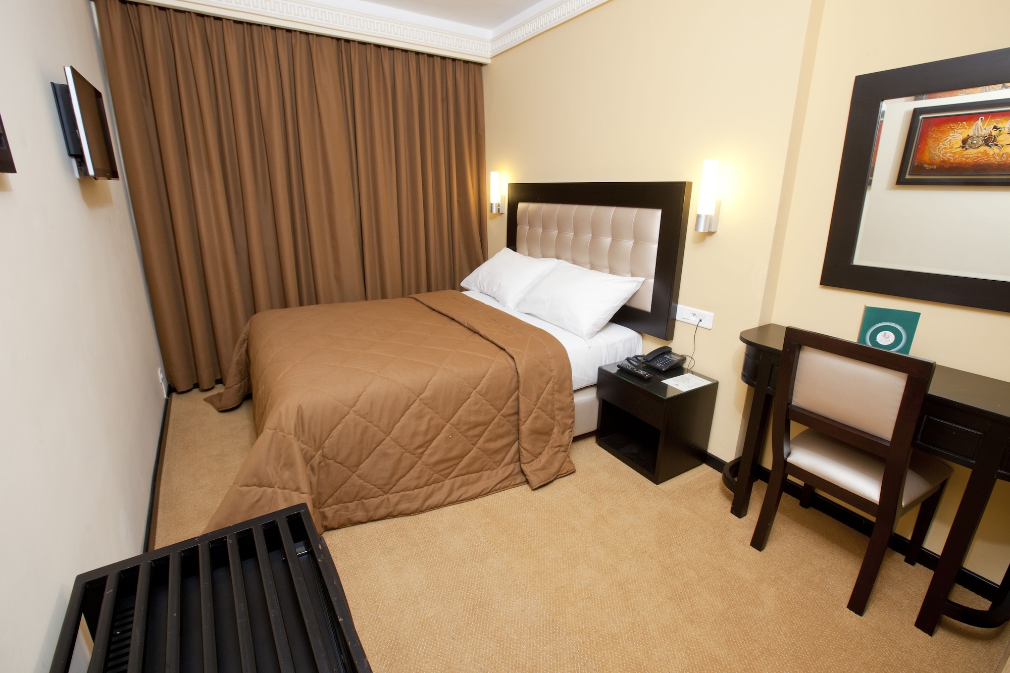ROOM, SINGLE, DOUBLE BED