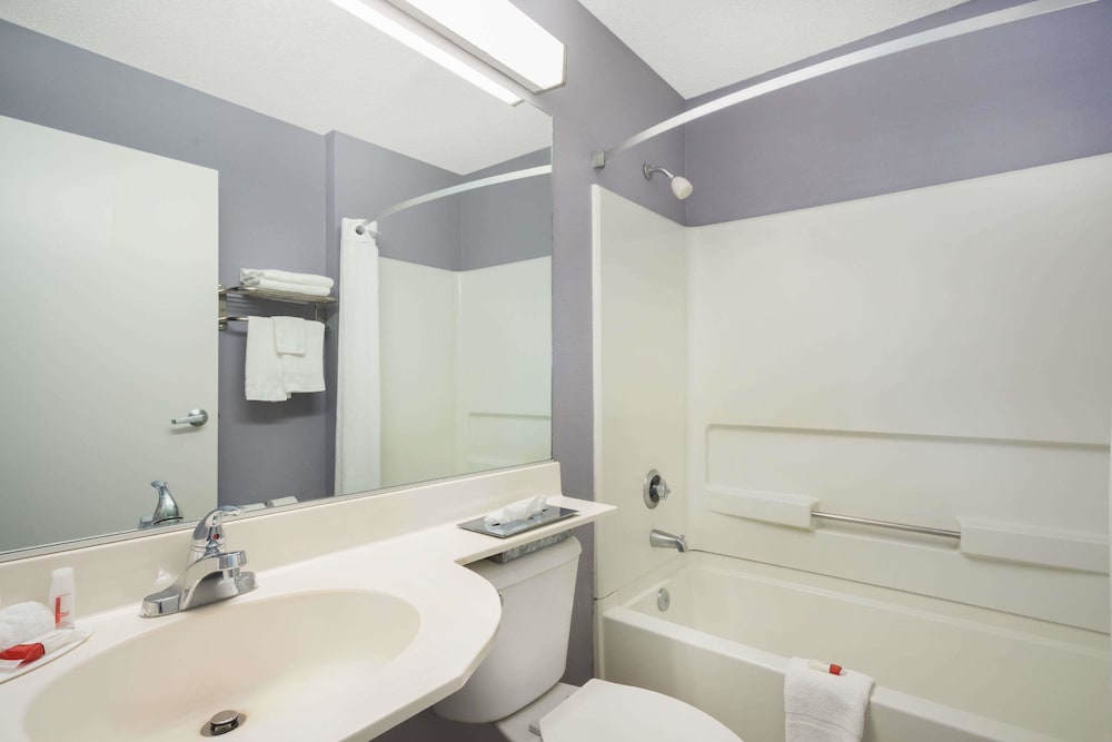 Microtel Inn & Suites by Wyndham Bowling Green 9/30