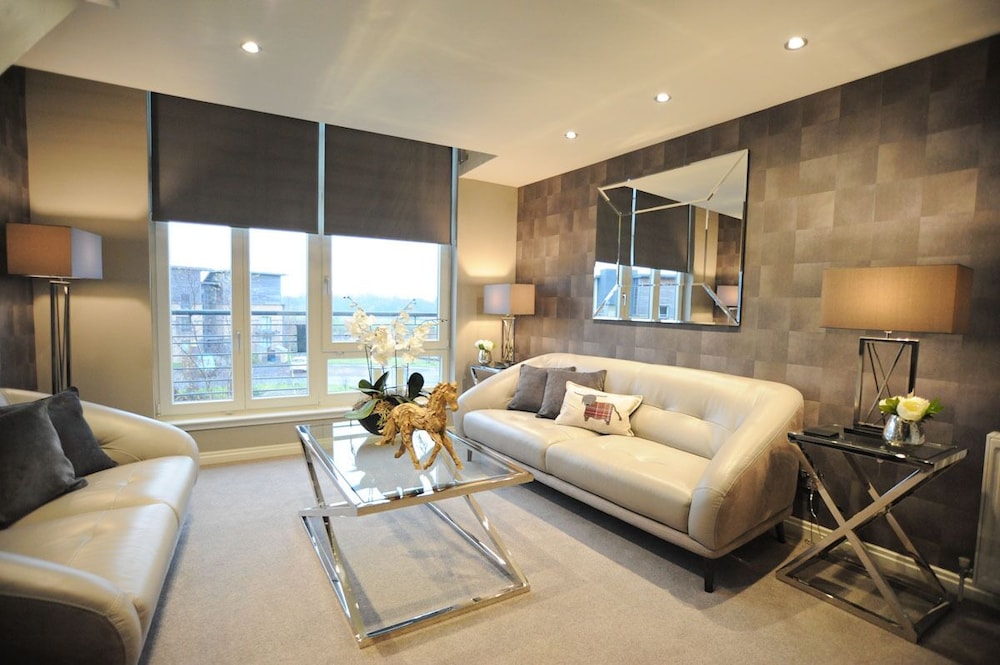 Stirling Luxury Apartments 8/30