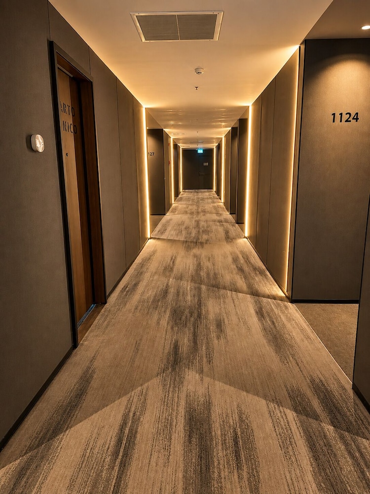 Waymore Hotel Spa & Casino 103/111