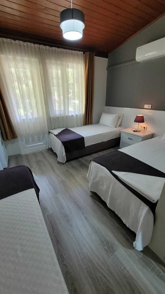 Canada Hotel & Bungalows 14/50