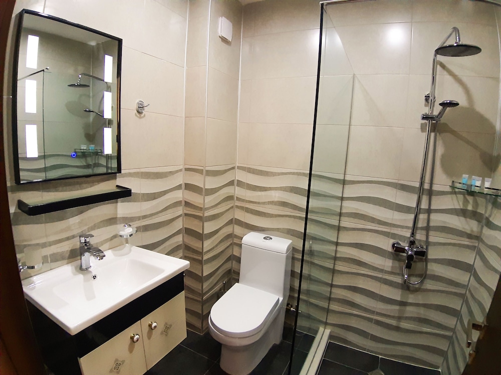 Lisi Hills Hotel 48/50