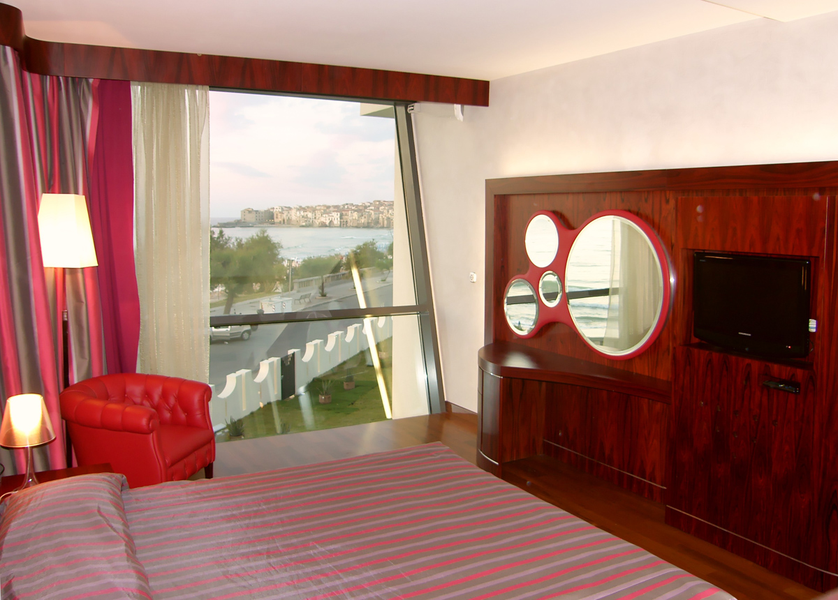 Cefalu Sea Palace 12/26