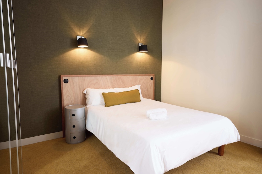 STANDARD, DOUBLE BED