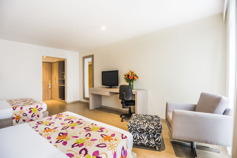 Hotel Rosales Plaza 10/61