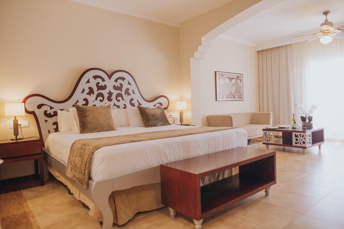 Colonial, Club, Junior Suite, King Bed, Ocean Front, Outdoor Jetted Tub