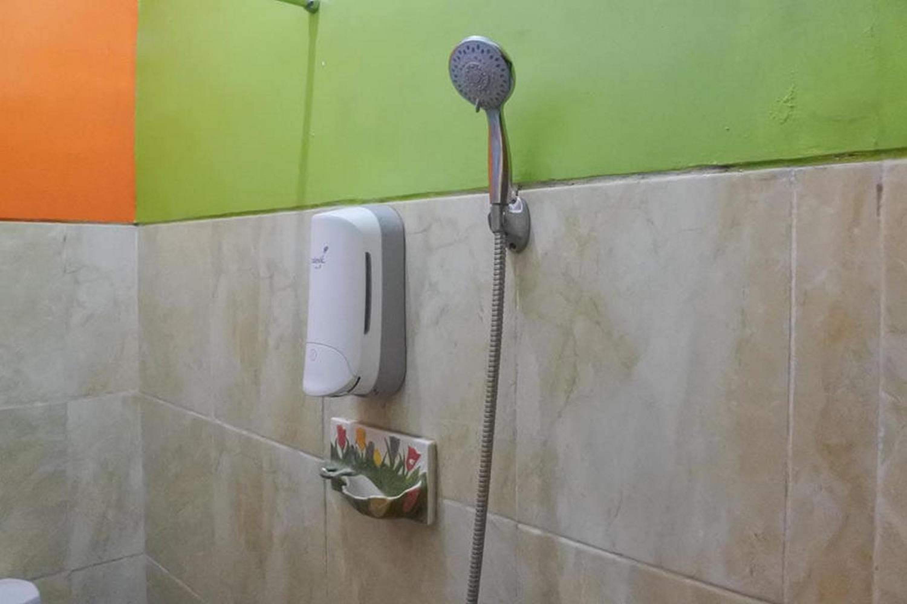 OYO 3727 Homestay Gayatri Sawojajar 38/57