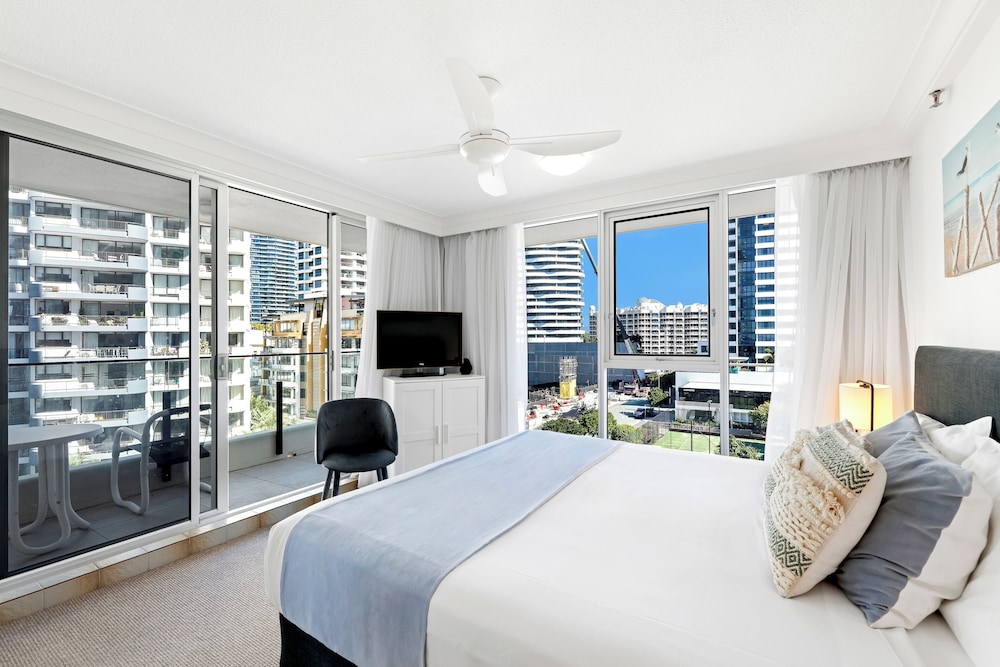 ULTIQA Beach Haven on Broadbeach 11/50