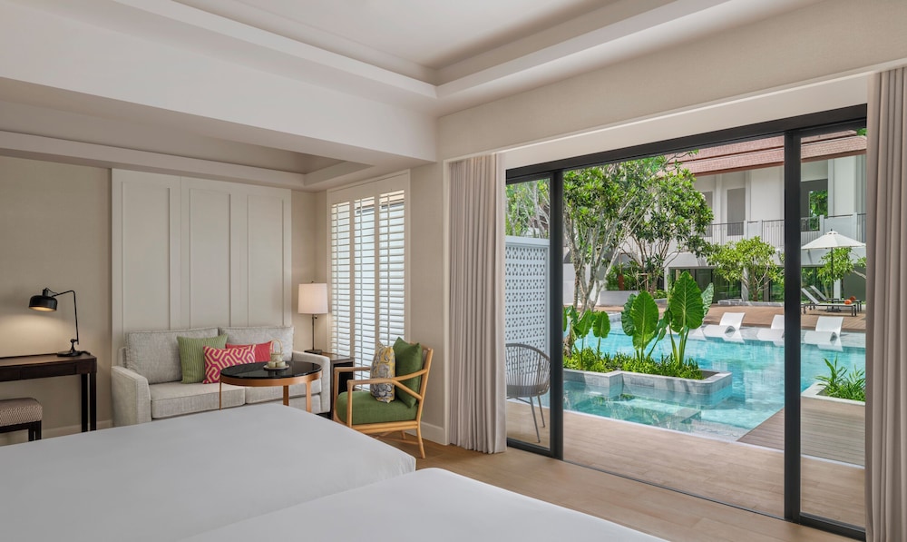 Deluxe, Twin Beds, Pool Access