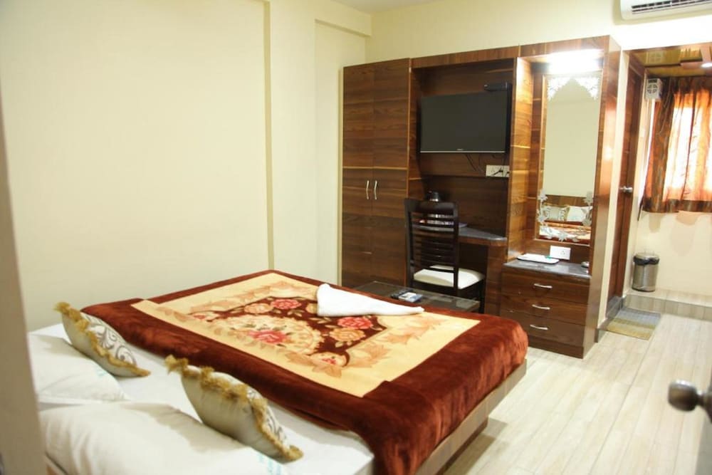 THE KANCHI RESIDENCY 21/23
