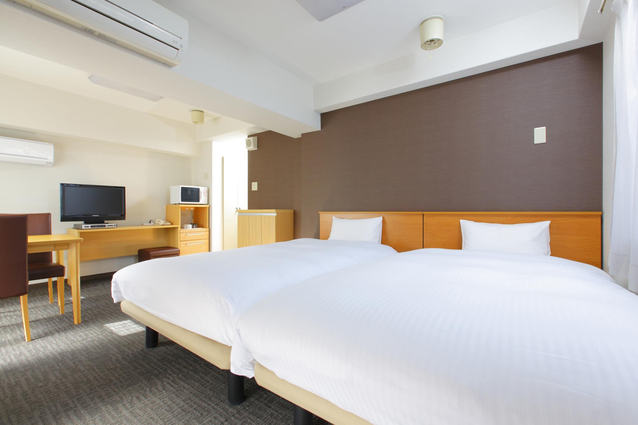 STANDARD, TWIN BEDS, NO CLEANING SERVICES, SMOKING