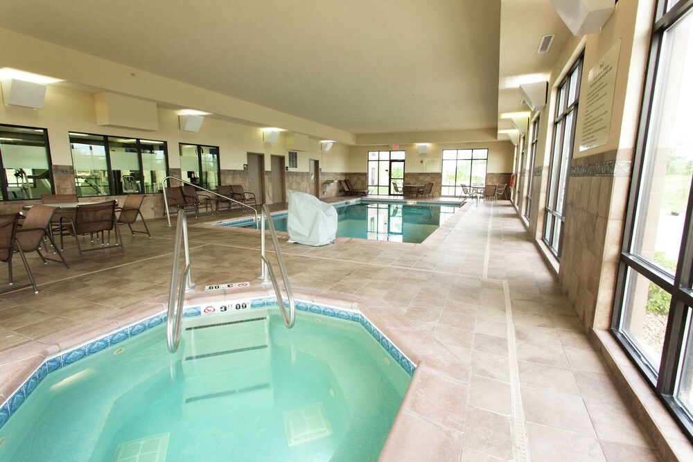 Hampton Inn Suites Ankeny 28/59