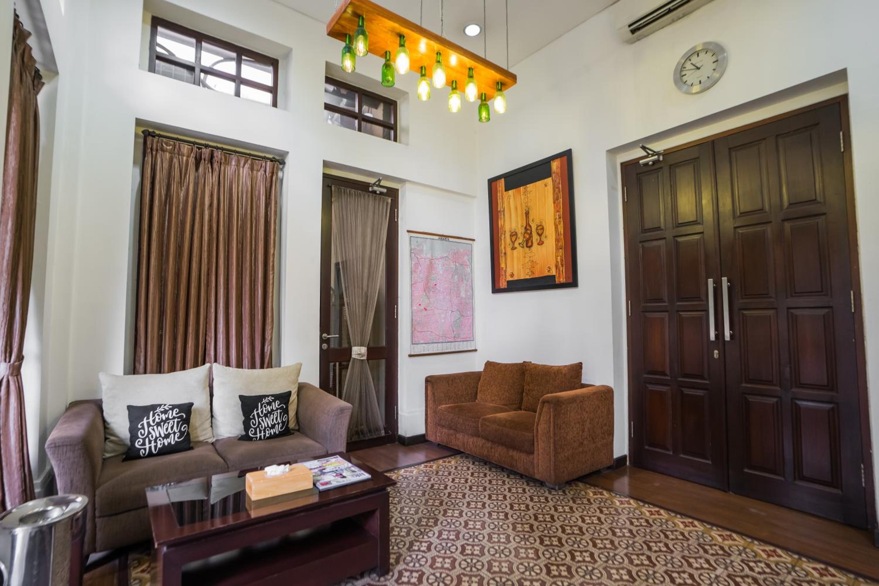 Jambuluwuk Heritage Menteng Suites 24/36