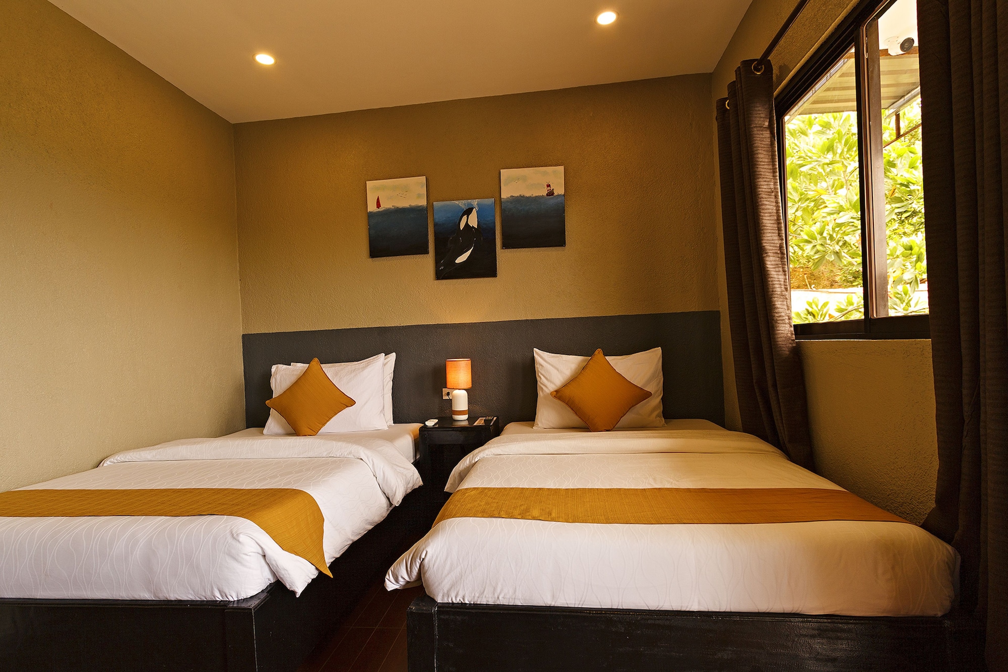 DELUXE, DOUBLE BED, POOL SIDE