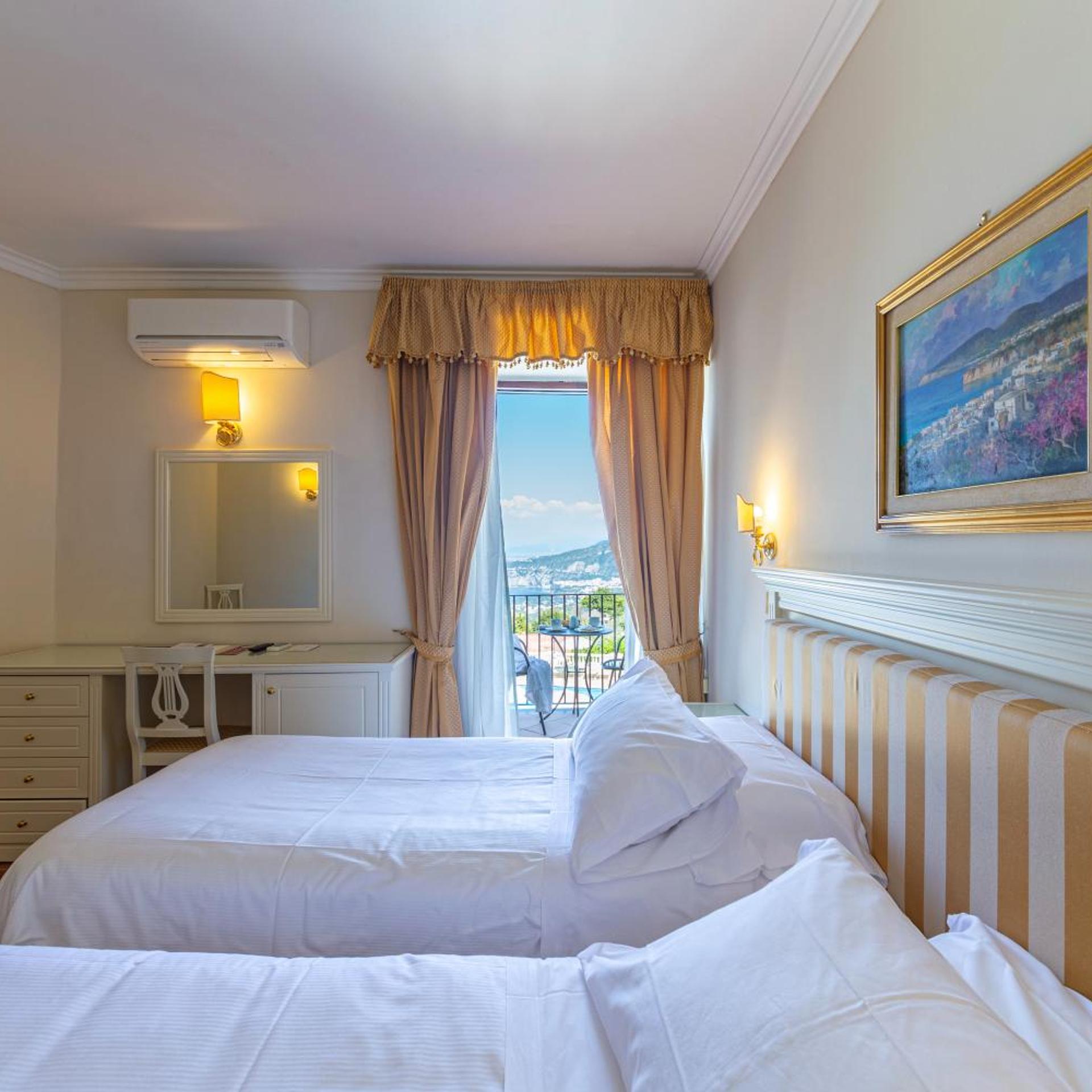 Deluxe, Double or Twin Bed, Sea View