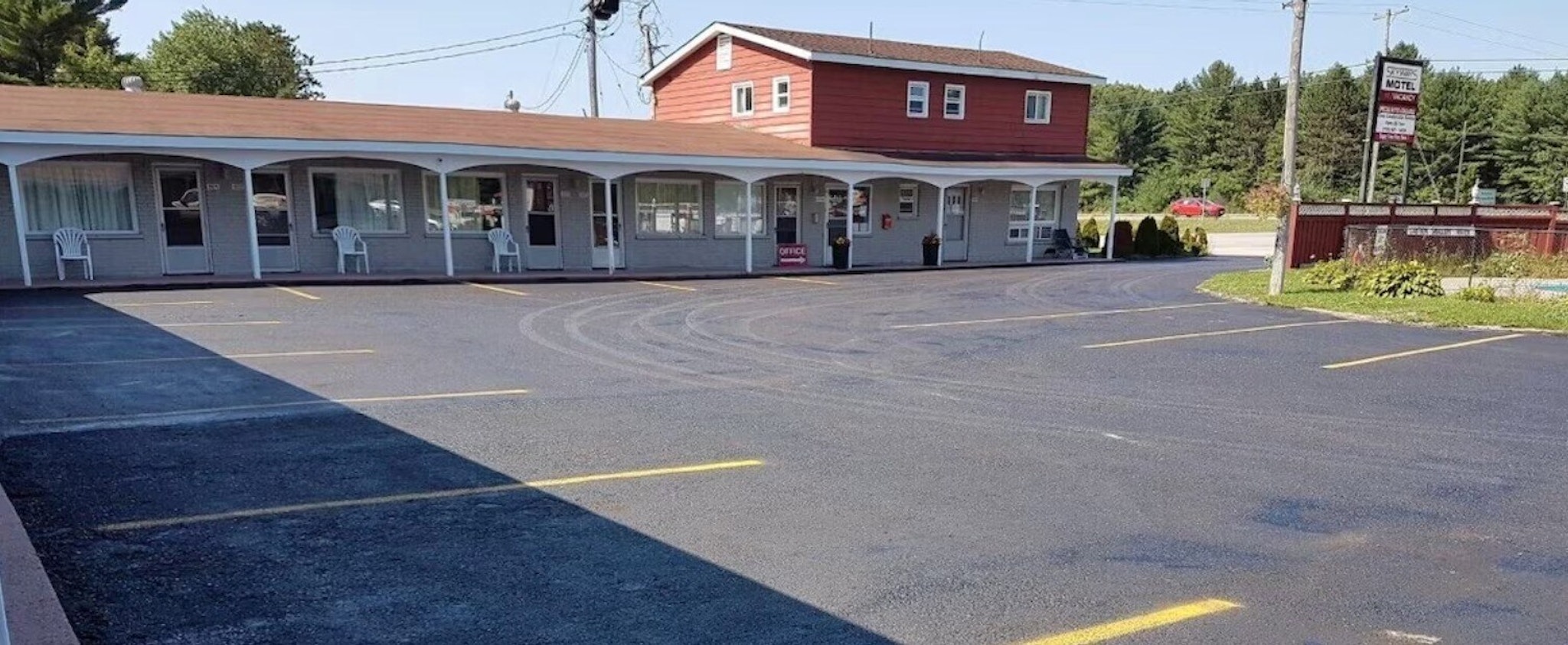 Skyways Motel Muskoka Gravenhurst ON 11 14/15