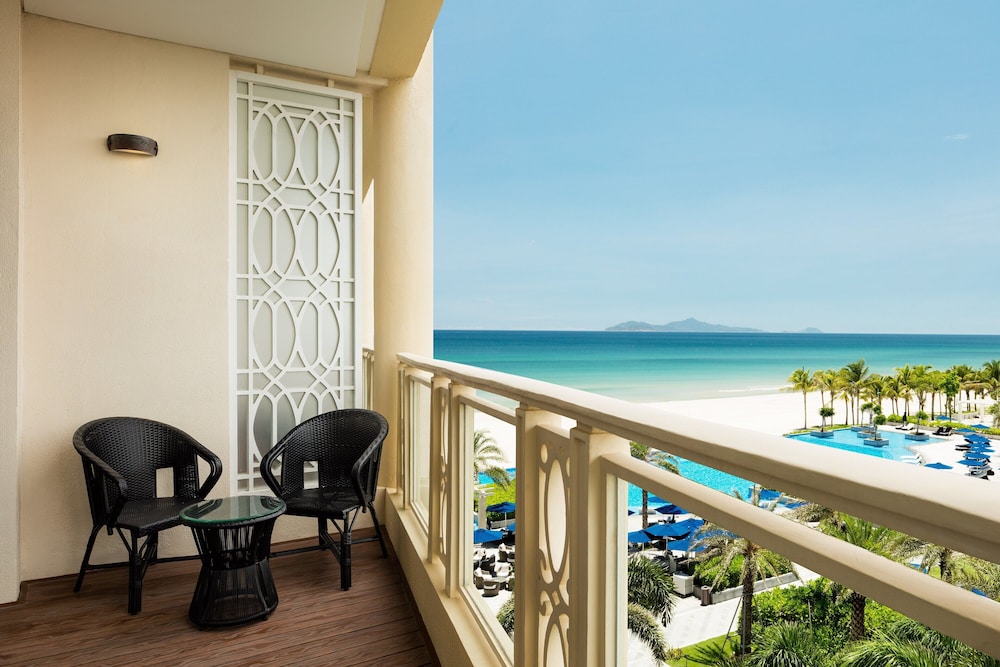 Sheraton Grand Danang Beach Resort and Spa 43/47
