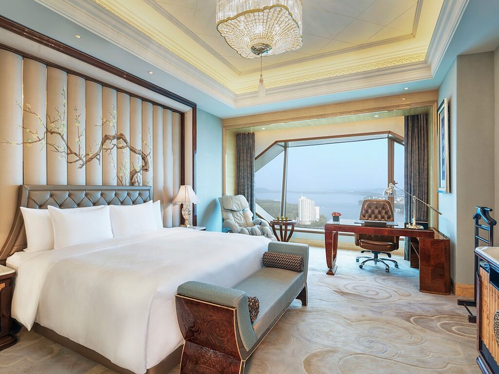 Wanda Reign Wuhan 19/67