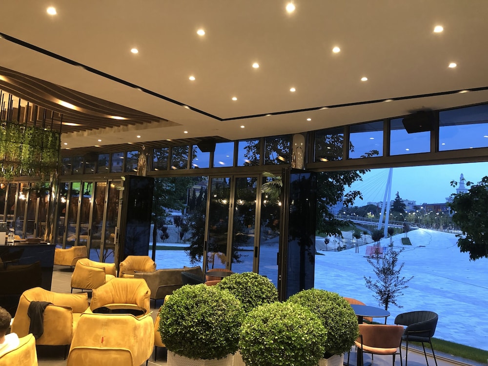 Fieri Hotel 48/77