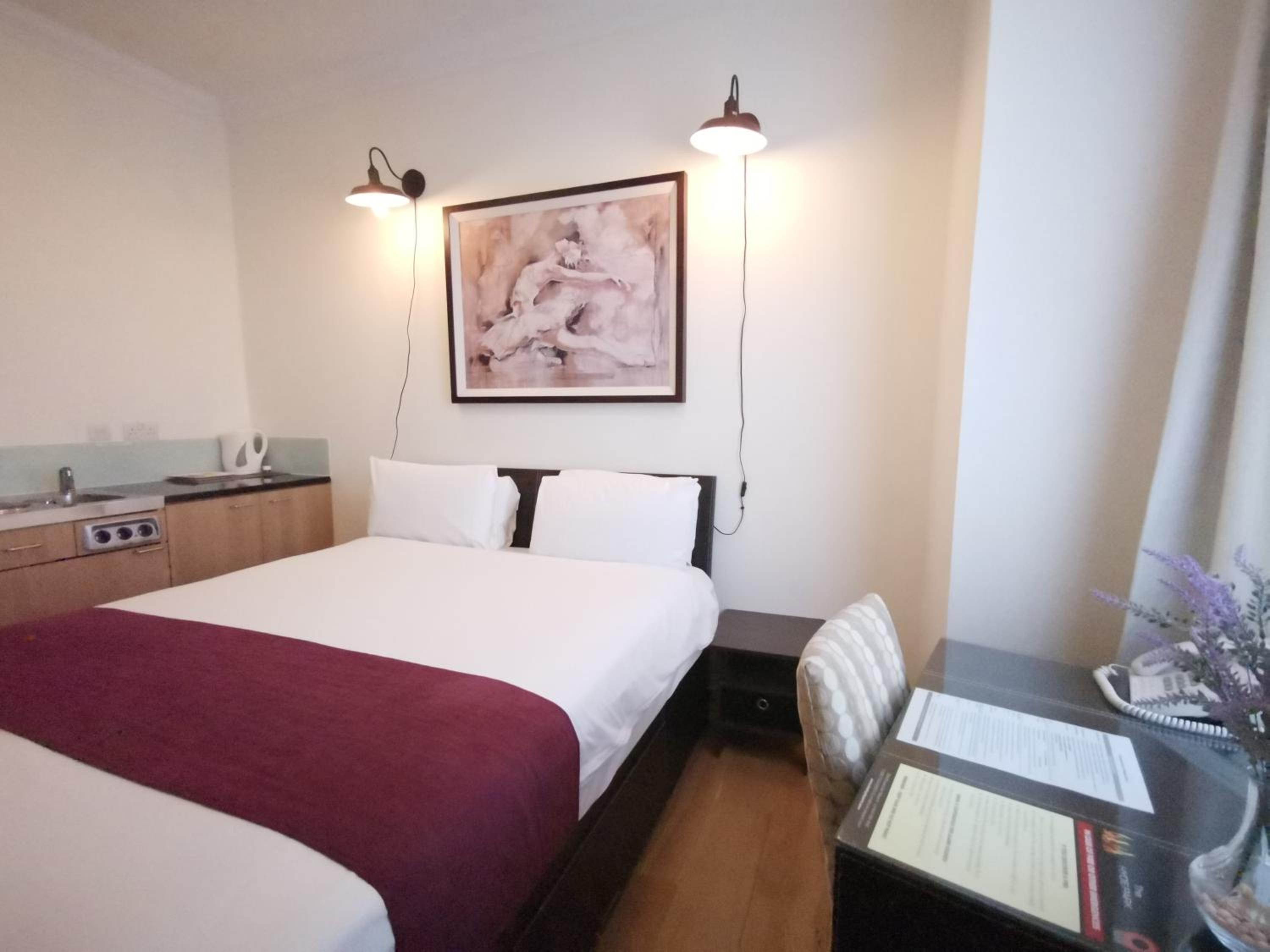 Room, Queen Bed, The Royale Chulan Hyde Park 7/10