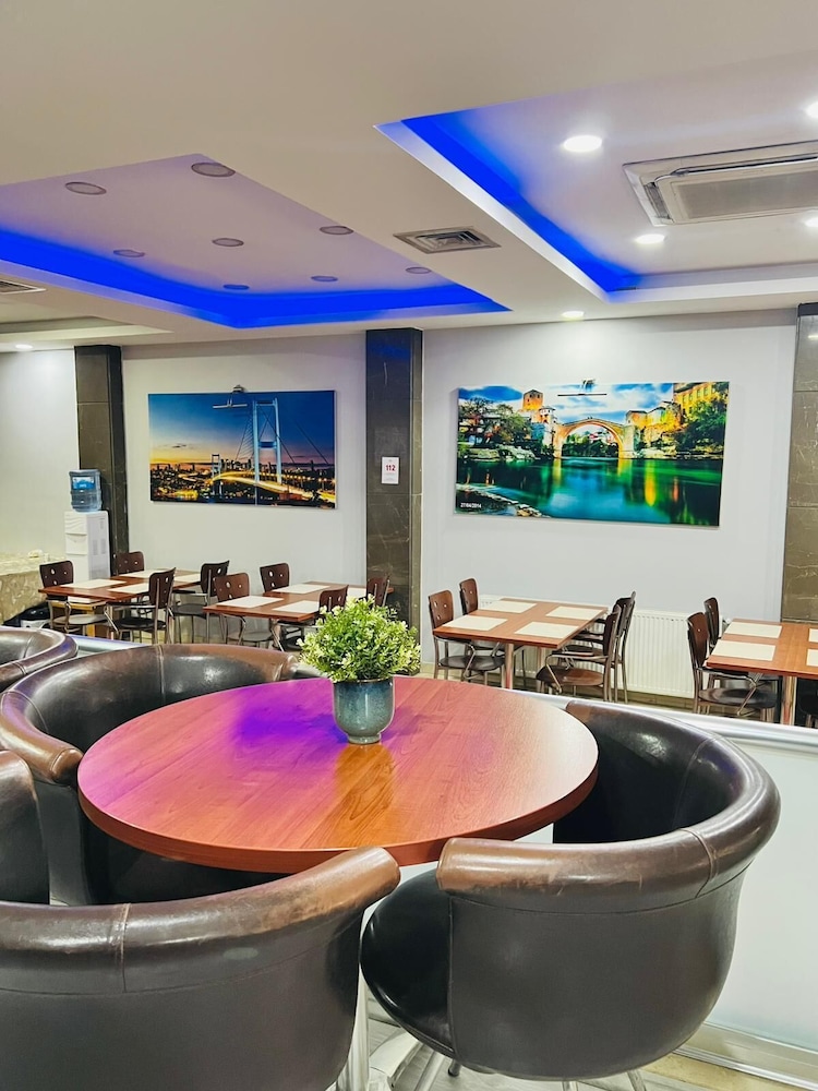 Lal Hotel 26/35